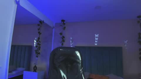 Snapshot of scarlet_pielcanela chatting on April 15, 2026, 8:31 pm Scarlet online show from April 15, 2026, 8:31 pm