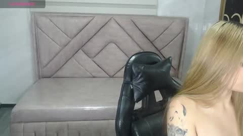 Snapshot of scarlet_queen_v chatting on June 18, 2026, 12:42 pm Hi Stream 1430 to 2100pm online show from June 18, 2026, 12:42 pm