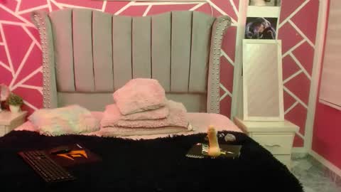 scarlet y melody online show from March 1, 2025, 4:00 pm