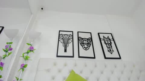 Isa online show from December 19, 2024, 2:24 pm