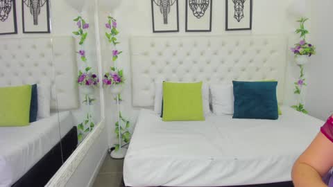 Isa online show from January 8, 2025, 10:59 am