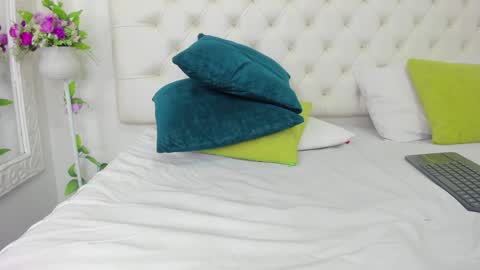 Isa online show from January 10, 2025, 5:13 pm