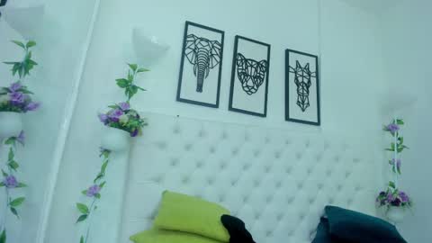 Isa online show from February 12, 2025, 11:07 am