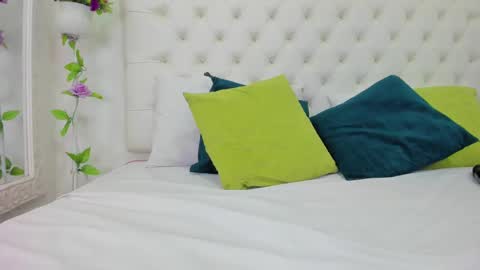 Isa online show from February 19, 2025, 2:23 pm