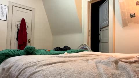 scarletbean online show from February 22, 2025, 1:57 pm