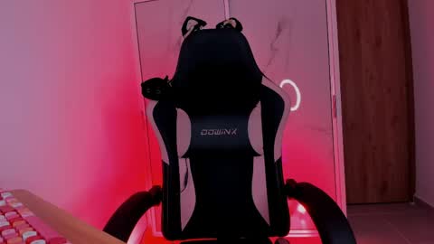 Scarlet online show from April 22, 2026, 5:43 am