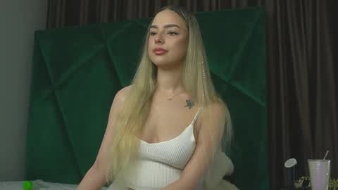 Scarlet online show from September 25, 2025, 10:02 pm