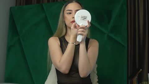 Scarlet online show from November 18, 2025, 11:15 pm