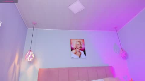 Scarlet  online show from January 17, 2025, 4:39 am