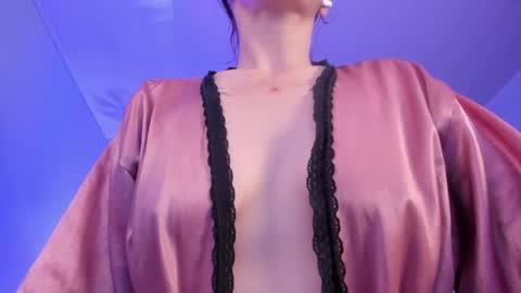 Scarlet  online show from November 6, 2025, 4:57 am