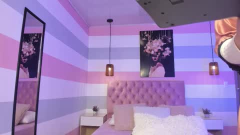 Scarlet  online show from November 25, 2025, 10:48 am