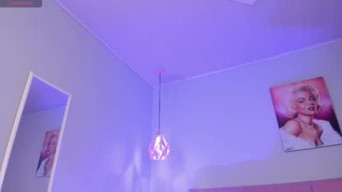 Scarlet  online show from January 12, 2026, 5:56 am