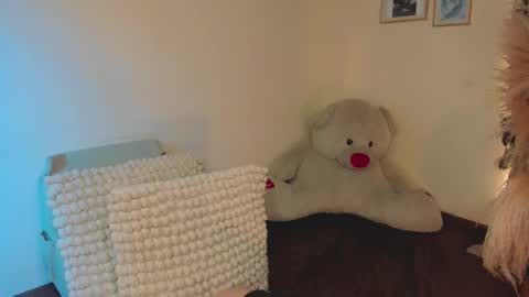 Scarleth... but not Scarleth Johansson. online show from February 9, 2025, 2:28 am