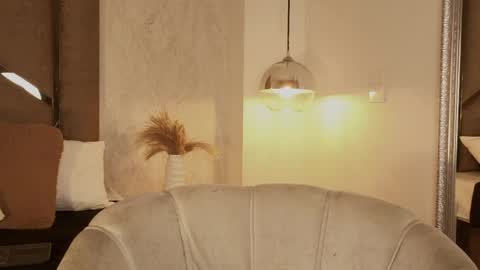 Snapshot of scarleth_lux_ chatting on April 29, 2026, 5:44 am Scarleth online show from April 29, 2026, 5:44 am
