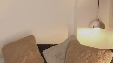 Snapshot of scarleth_lux_ chatting on May 17, 2026, 6:11 am Scarleth online show from May 17, 2026, 6:11 am