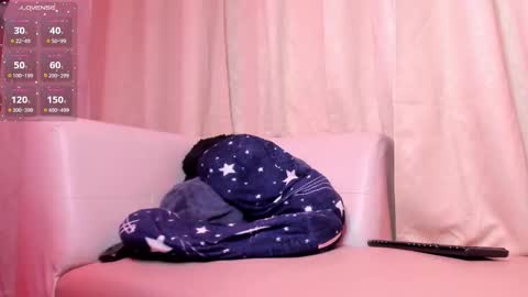 scarlethill_ online show from March 1, 2025, 3:49 pm