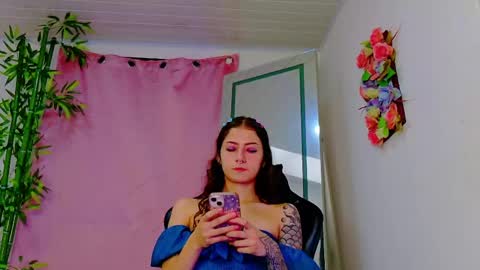 Snapshot of scarletjonesx chatting on May 16, 2026, 7:34 pm Denis online show from May 16, 2026, 7:34 pm