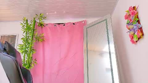 Snapshot of scarletjonesx chatting on June 26, 2026, 6:45 pm Denis online show from June 26, 2026, 6:45 pm