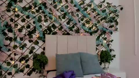 scarlet  online show from November 27, 2025, 11:01 am