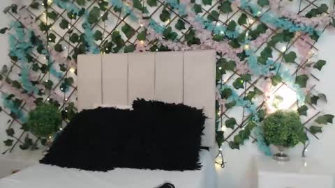 scarlet  online show from February 12, 2026, 10:43 am