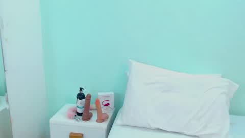 scarlet  online show from April 19, 2026, 6:10 pm