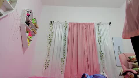 Scarletliz online show from March 4, 2025, 12:01 pm