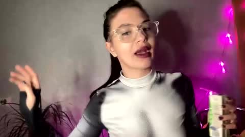 scarletpetal online show from January 21, 2025, 10:19 am