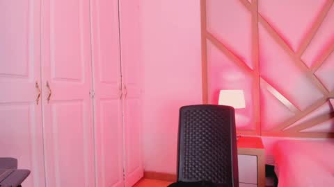 Scarlet online show from December 13, 2024, 5:43 pm