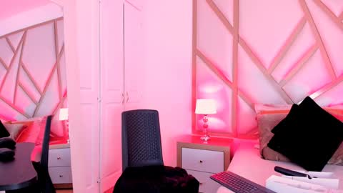 Scarlet online show from February 3, 2025, 2:55 pm