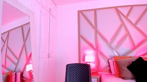 Scarlet online show from February 8, 2025, 4:47 pm