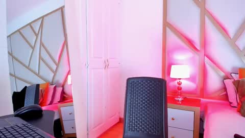 Scarlet online show from February 10, 2025, 2:48 pm