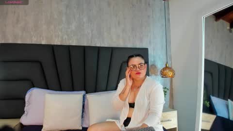 Snapshot of scarlett_monroe_1 chatting on October 17, 2025, 11:35 am scarlett_monroe_1 online show from October 17, 2025, 11:35 am