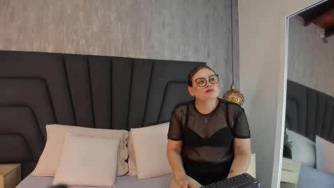 Snapshot of scarlett_monroe_1 chatting on October 23, 2025, 11:31 am scarlett_monroe_1 online show from October 23, 2025, 11:31 am
