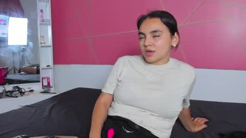 Isabella online show from September 22, 2025, 1:18 am