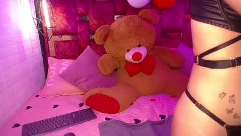 Snapshot of scarlett_squerit chatting on July 8, 2026, 2:32 pm scarlett_squerit online show from July 8, 2026, 2:32 pm
