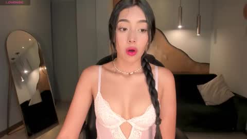 Sacrlett Blaze online show from December 19, 2025, 1:07 pm