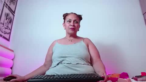 scarlettbooty online show from November 25, 2025, 4:12 am