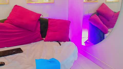 SCARLETTE online show from April 21, 2026, 2:51 am