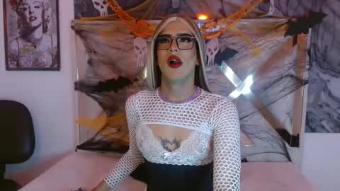 Scarlett online show from October 27, 2025, 5:00 am