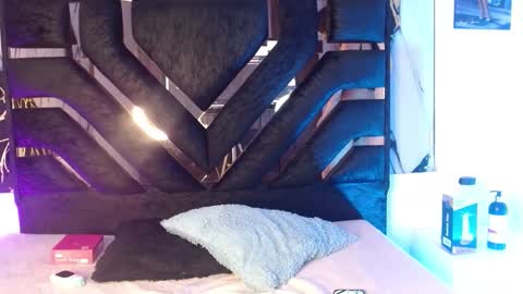 Scarlett online show from November 26, 2025, 2:23 am