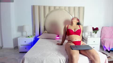 Scarlett Ross  online show from February 18, 2025, 11:55 am