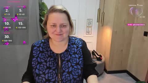 Scarlett online show from December 1, 2025, 5:12 am