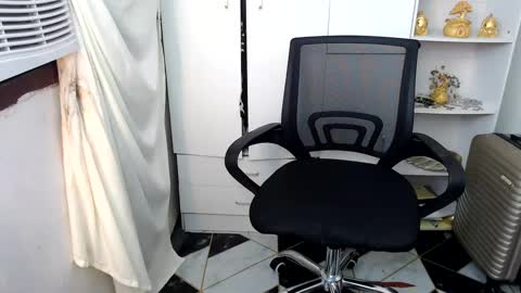 Queen Scarlet online show from January 12, 2025, 8:25 am