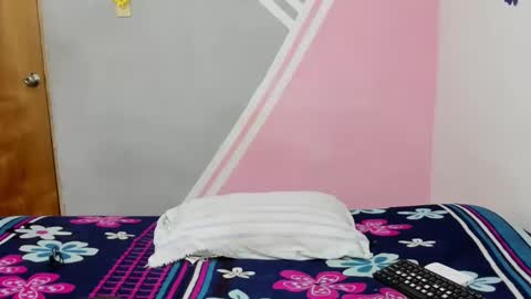 scarllet_lan online show from February 9, 2025, 2:28 am