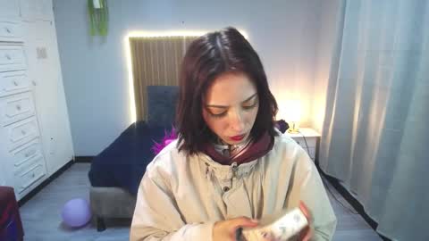 Scarllett online show from December 4, 2025, 4:55 am