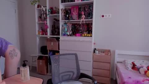 Snapshot of school_love chatting on November 15, 2025, 7:27 am Rina online show from November 15, 2025, 7:27 am