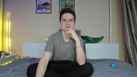 Snapshot of scooby_r chatting on December 4, 2024, 1:09 pm Thomas brunette and Alex blond online show from December 4, 2024, 1:09 pm