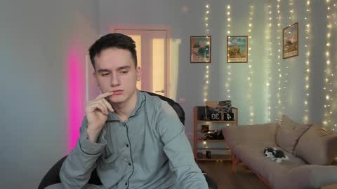 Snapshot of scooby_r chatting on January 6, 2025, 8:24 am Thomas brunette and Alex blond online show from January 6, 2025, 8:24 am