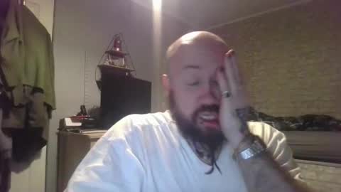 Snapshot of scottish_alien chatting on April 19, 2026, 12:54 am Richard James online show from April 19, 2026, 12:54 am