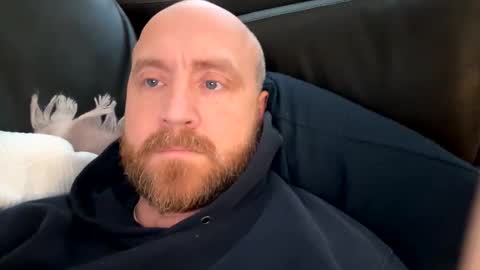 Snapshot of scottric chatting on December 15, 2025, 9:57 am SexyDaddy online show from December 15, 2025, 9:57 am